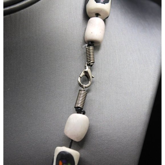 Vintage Hand Painted Folk Art Ethnic Chunky Clay Bead Silver Tone 20"‎ Necklace - Picture 3 of 4